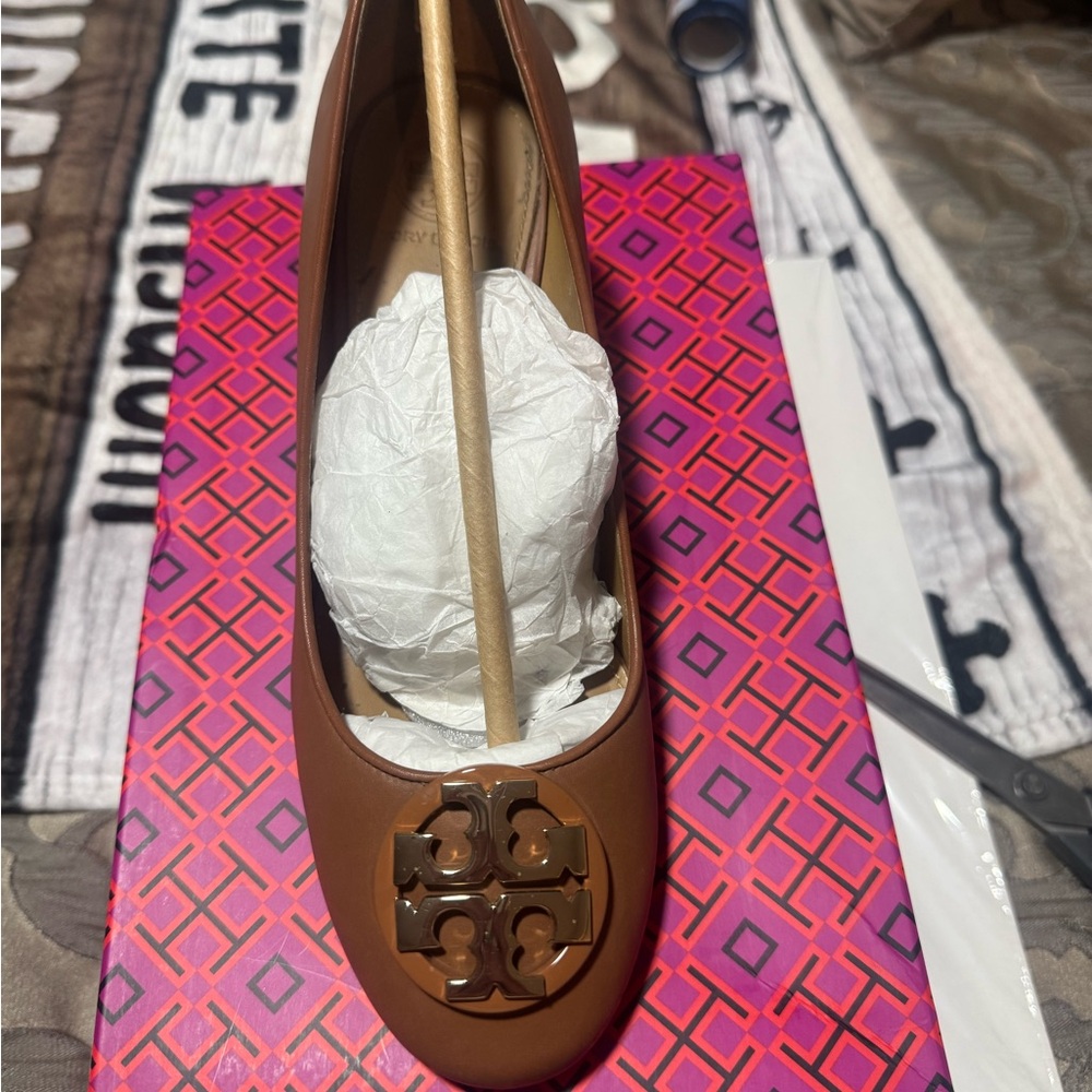 Tory Burch camel color pumps like new condition only worn once Size 6.5